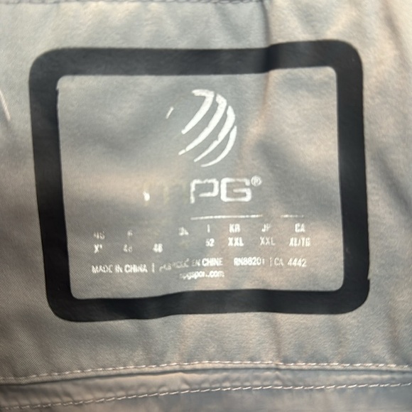 MPG hooded puffer vest with mesh trim. Size  XL - Picture 4 of 6